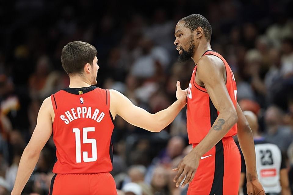 开云下载-防守硬度明显提升了！火箭后场新星能否保持这样的侵略性呢？